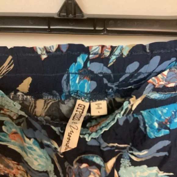 Gypsies & Moondust Brand, floral print rayon shorts, Size L. - Picture 4 of 7